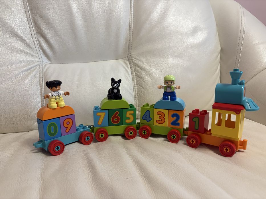 Lego Duplo (ігровий майданчик,потяг)