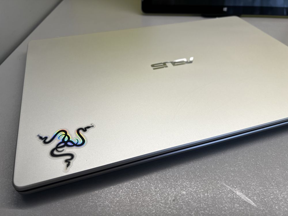 ASUS Chromebook C523