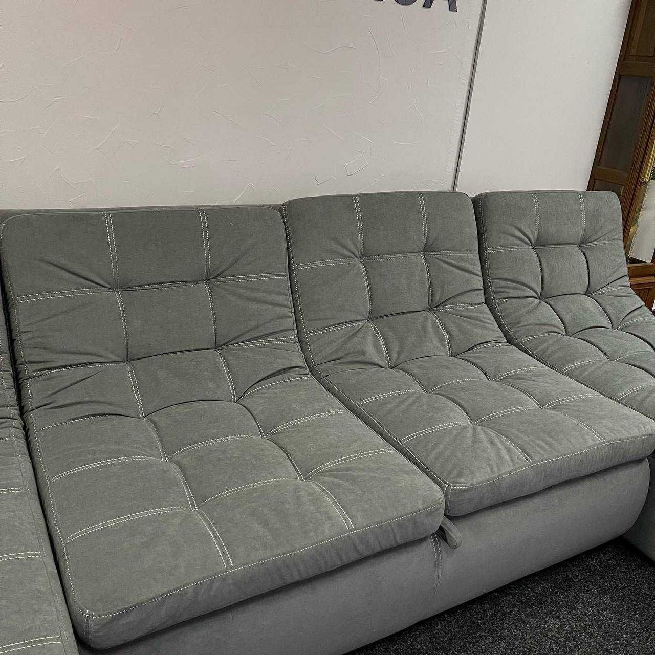 Розкладний диван з нішею п-подібної форми
