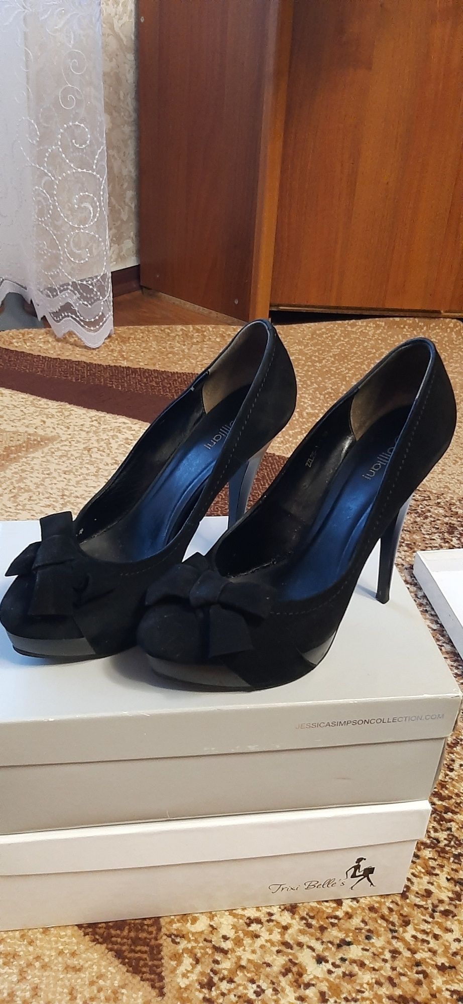 Туфлі, натуральна замша  чорного кольору   39 розмір