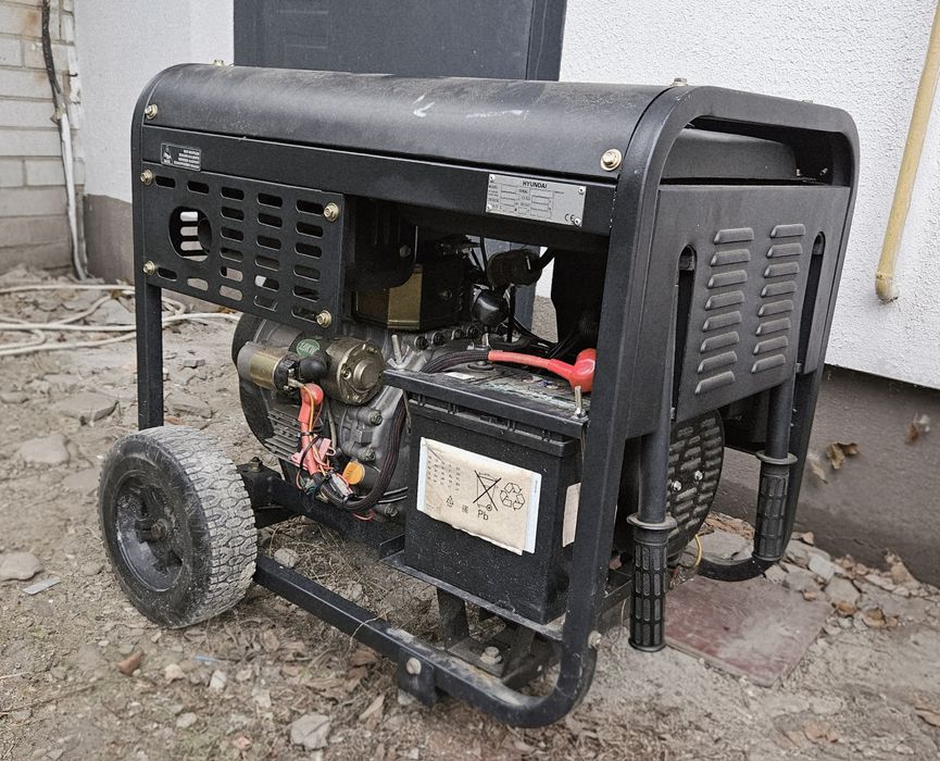 Дизельний генератор Hyundai DHY8500LEK