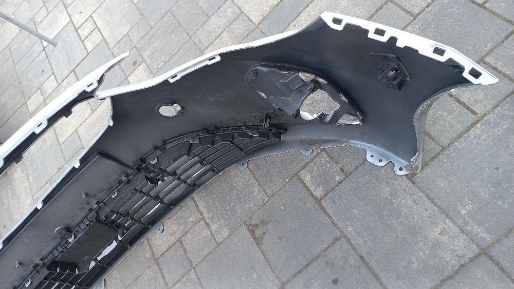 Opel Corsa f 19- zderzak przód przedni srebrny z176