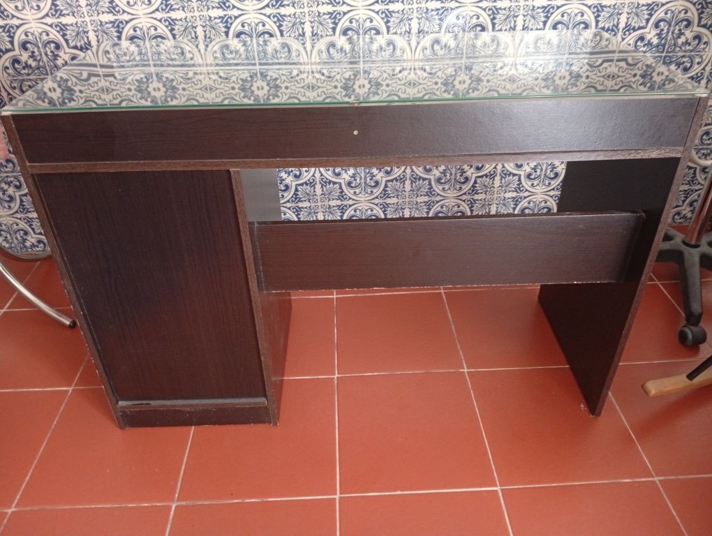 Secretária com tampo de vidro