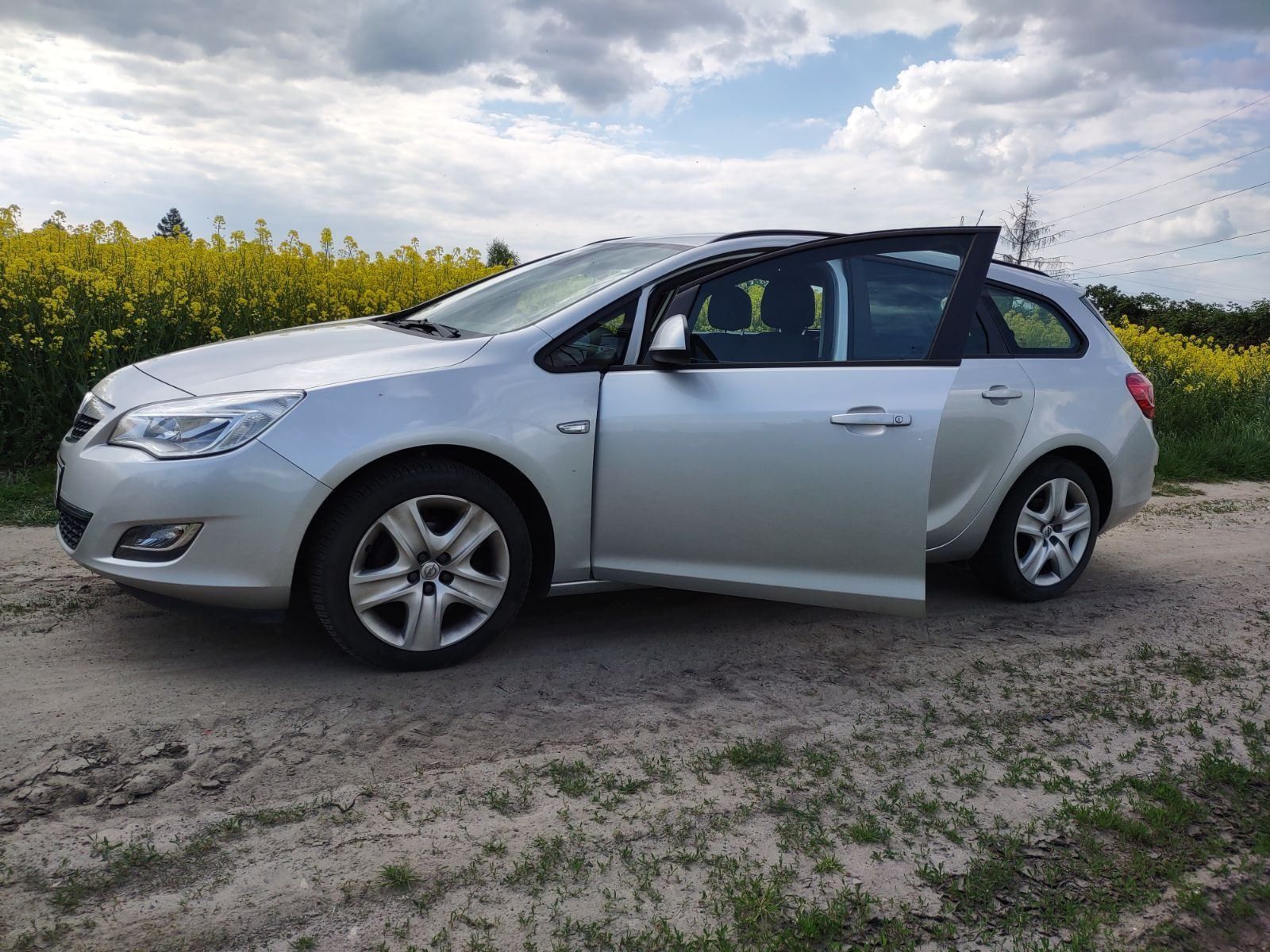 Opel Astra Sports Tourer 2011r.