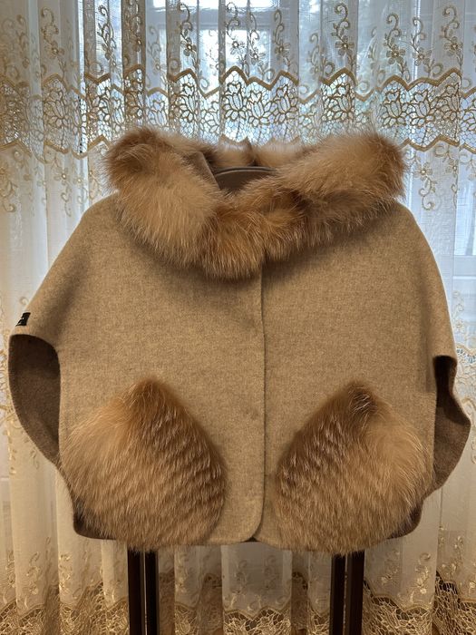 Продам пальто-кейп із альпаки та хутром песця