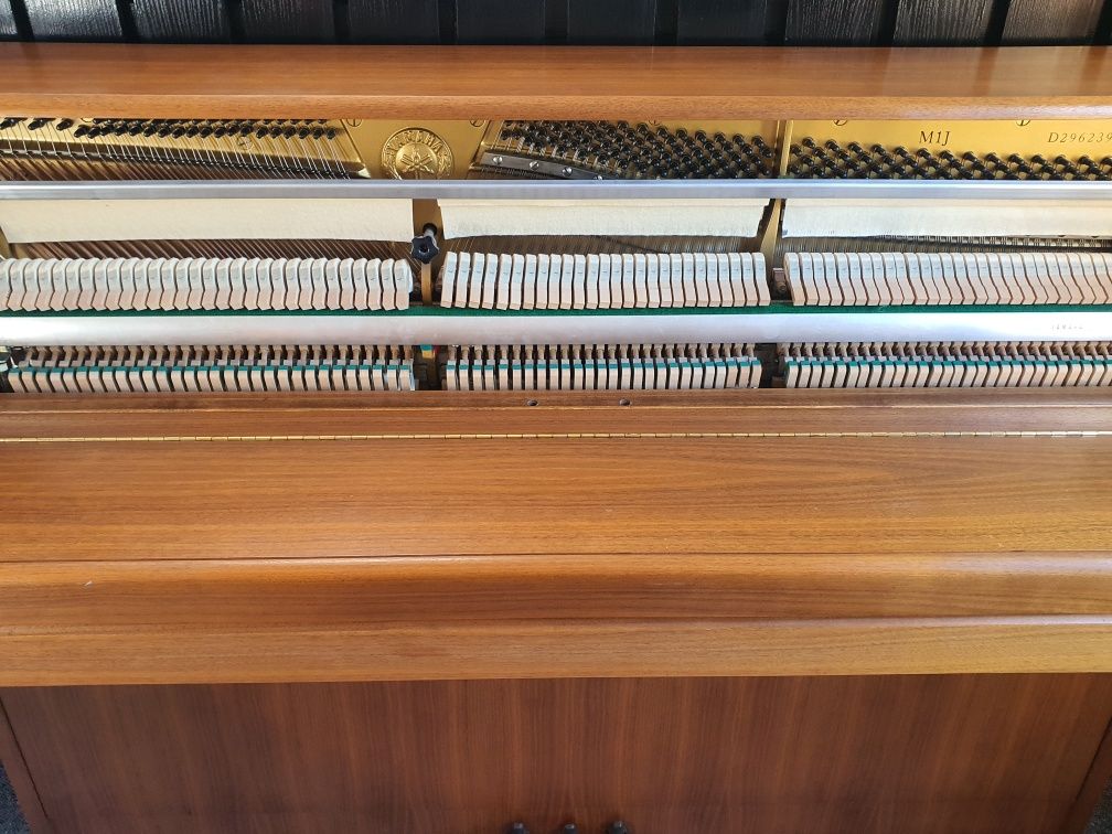 Pianino Yamaha M1J