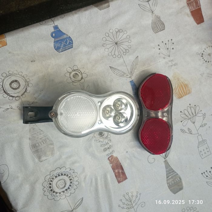 Фара під Динамо велосипеда.