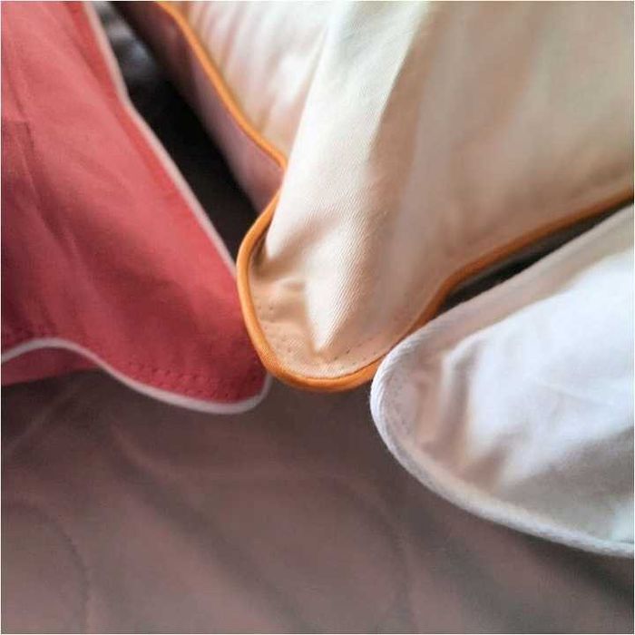 Kołdra z puchu gęsiego 160x200 3 kg + 4 poduszki