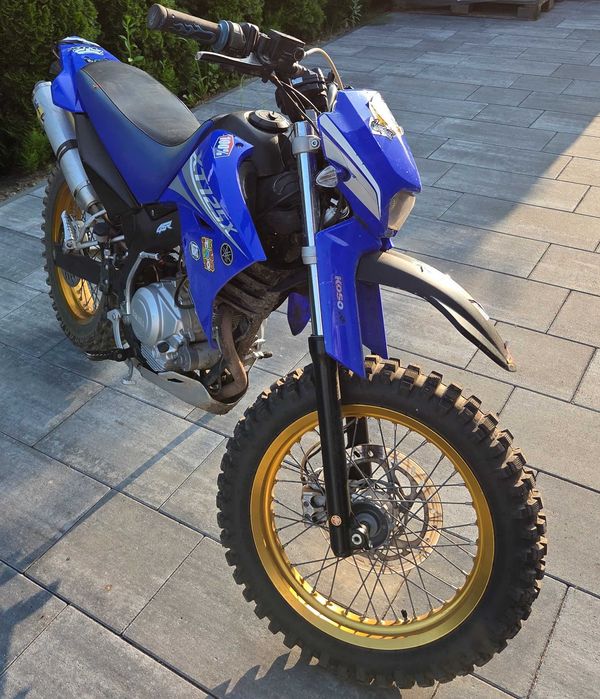 *Yamaha XT 125R 2009 Supermoto*