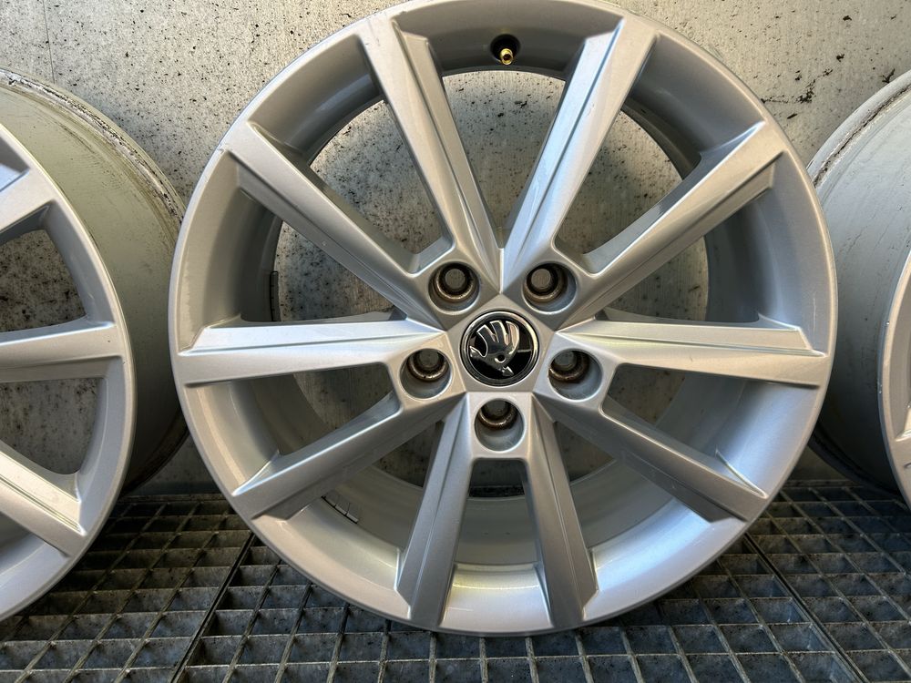 Felgi aluminiowe Skoda Octavia 3 5x112 ET49 7,0 17