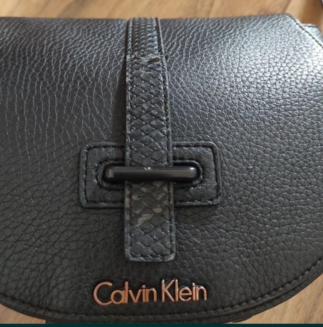 Torebka listonoszka Calvin Klein Poppy Saddle Bag K60K602205 oryginał