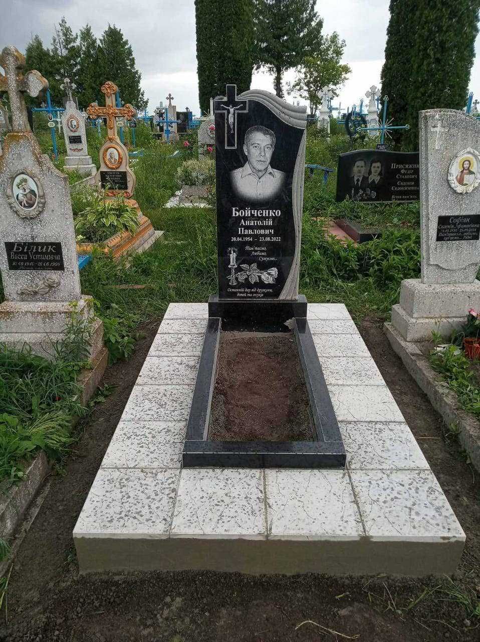 Бюджетні пам'ятники з НАТУРАЛЬНОГО граніту "ПІД КЛЮЧ"