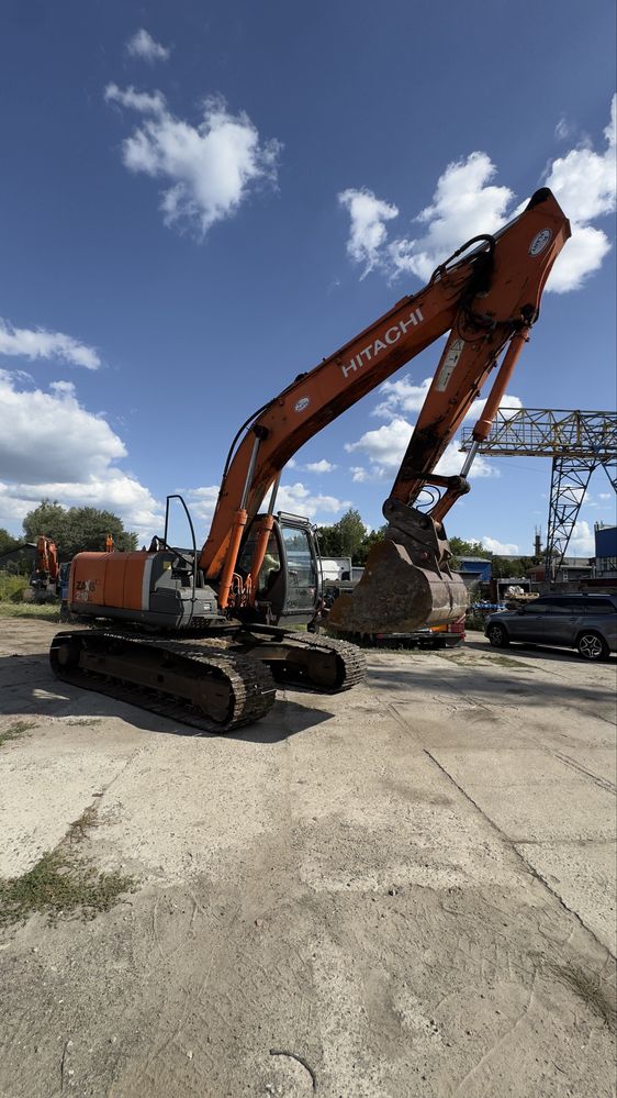 Продаж екскаватора HITACHI ZX210-LC3