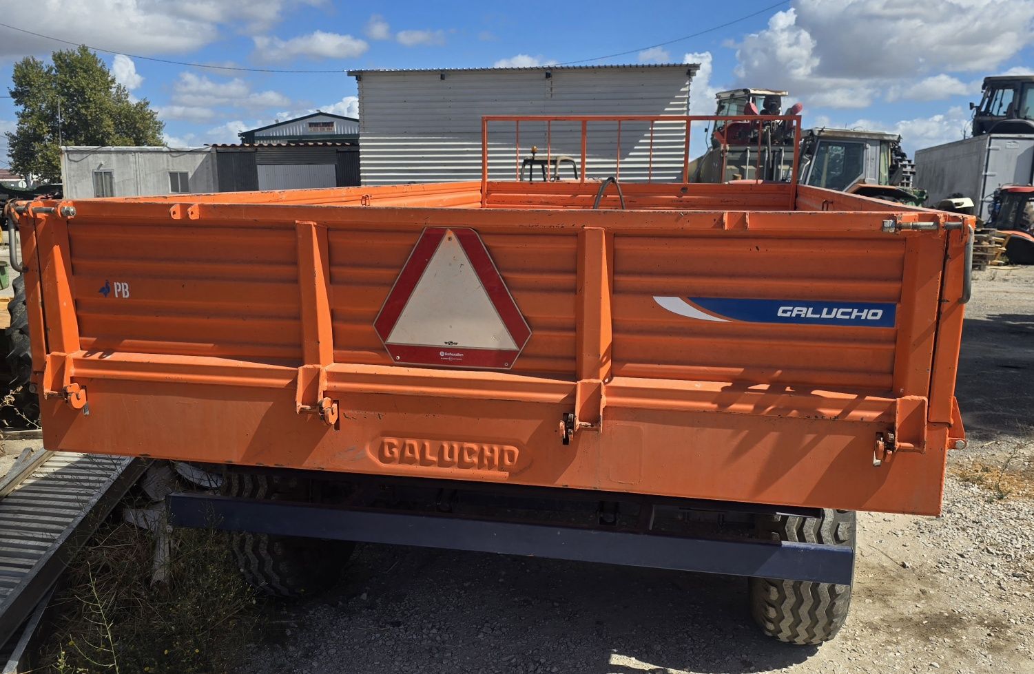 Reboque Galucho PB 10T 2 Eixos Tribasculante Ano2020