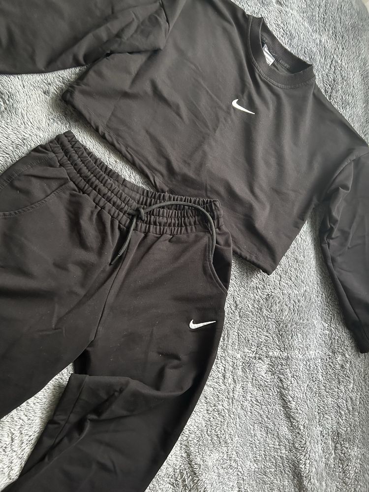 Жіночий костюм Nike
