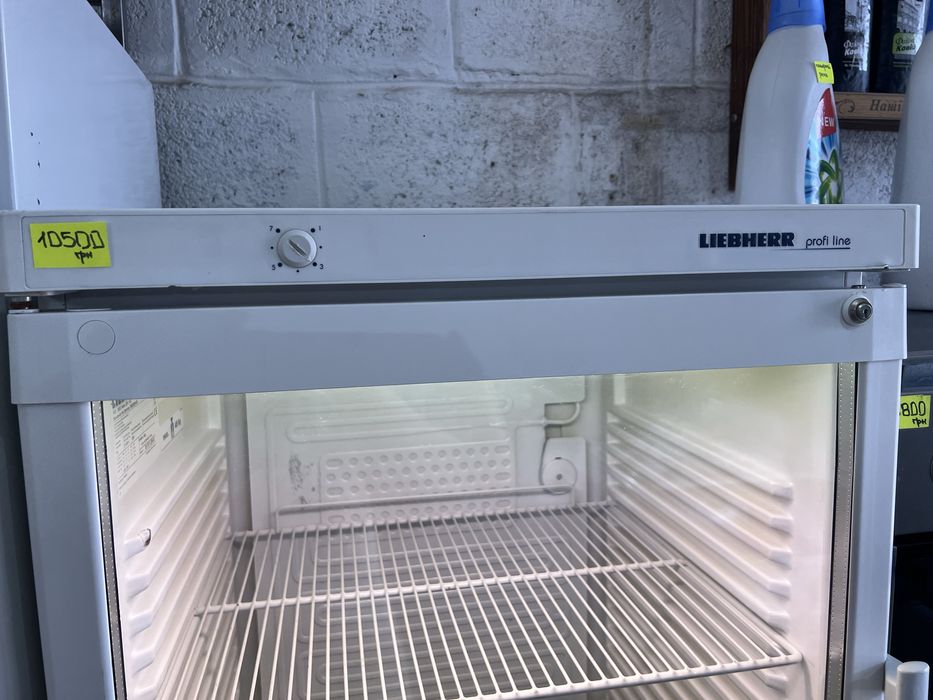 Витрина холодильна LIEBHERR, професійна  360 літрів .