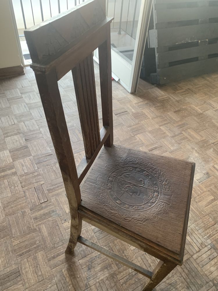Cadeira antiga para restauro
