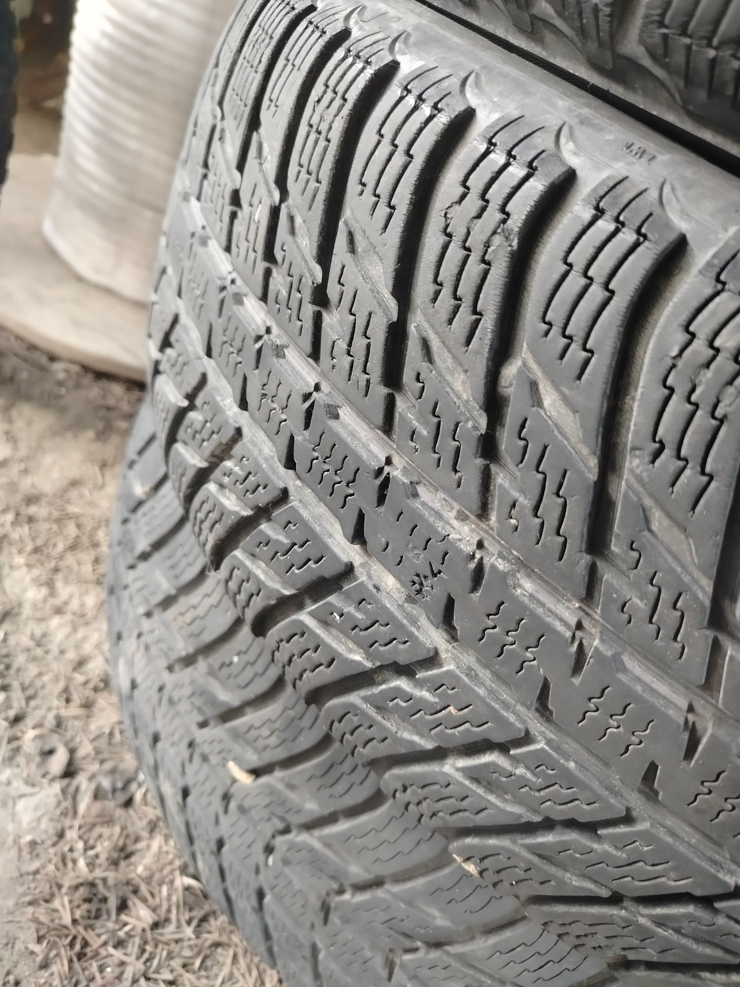 Opony zimowe 225/65/17 Nokian