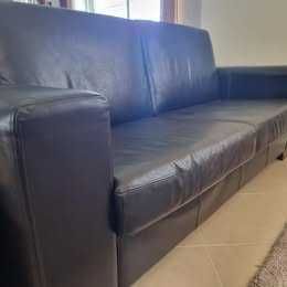 Sofá Em Couro, feito sob medida. Comprimento 2m/  Preço Negociável
