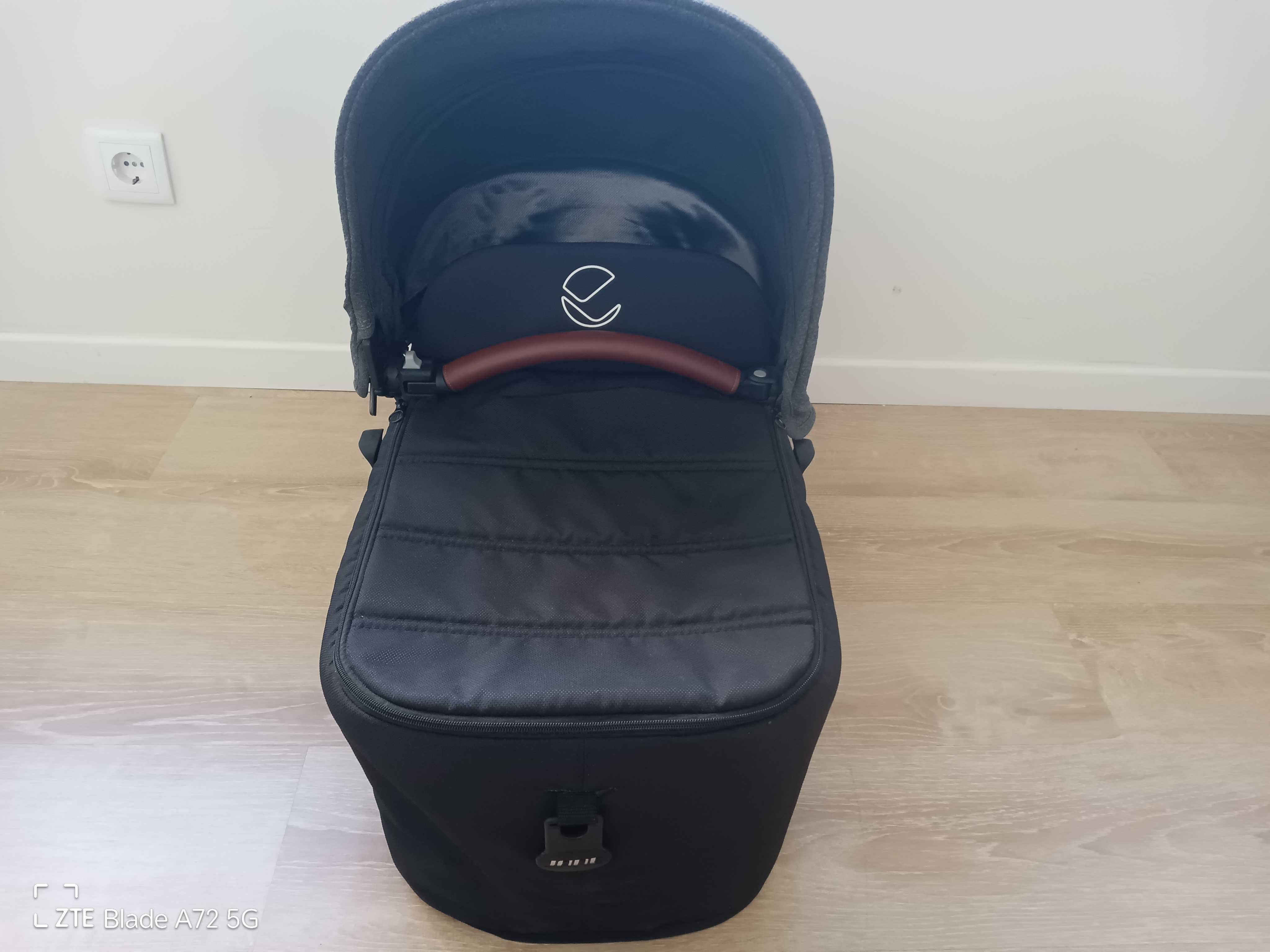 Carrinho Jané Muum (carrinho + porta-bebé-ovo + alcofa + isofix)