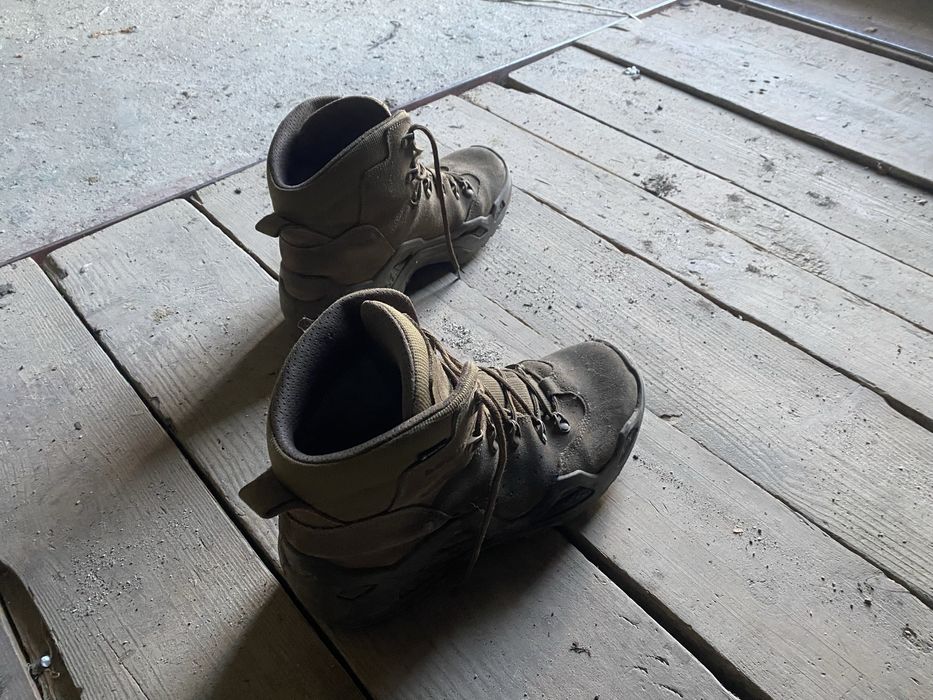 Берці, ботінки .