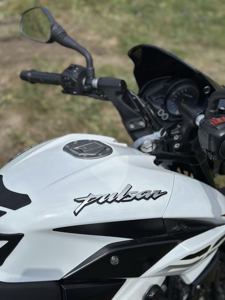 bajaj pulsar ns200