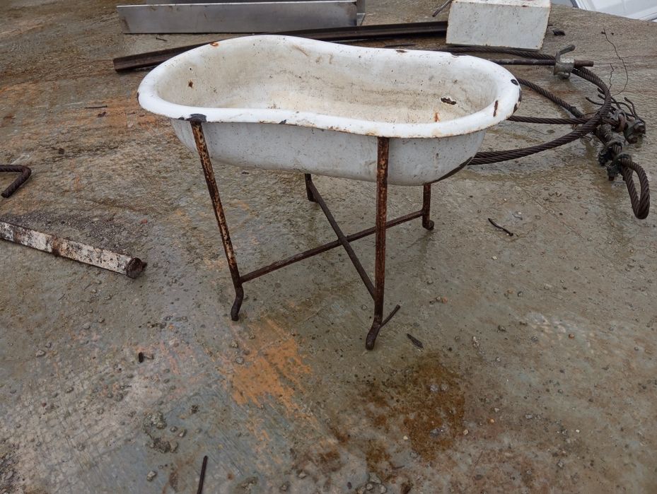 Bidé antigo em bom estado