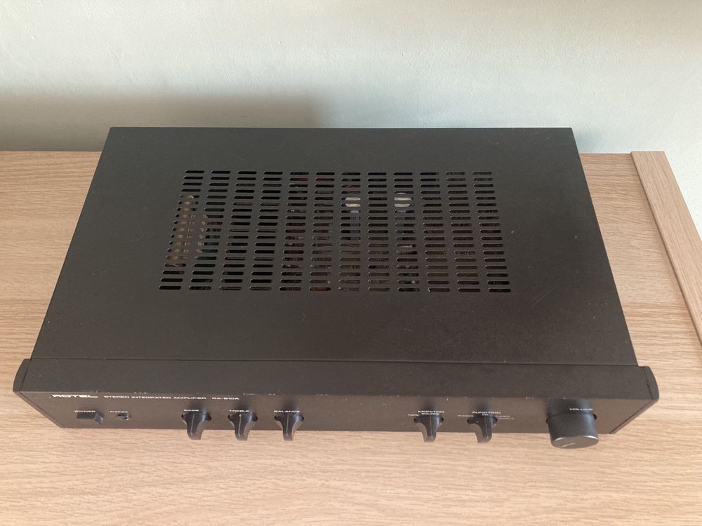 Wzmacniacz Rotel RA 810A