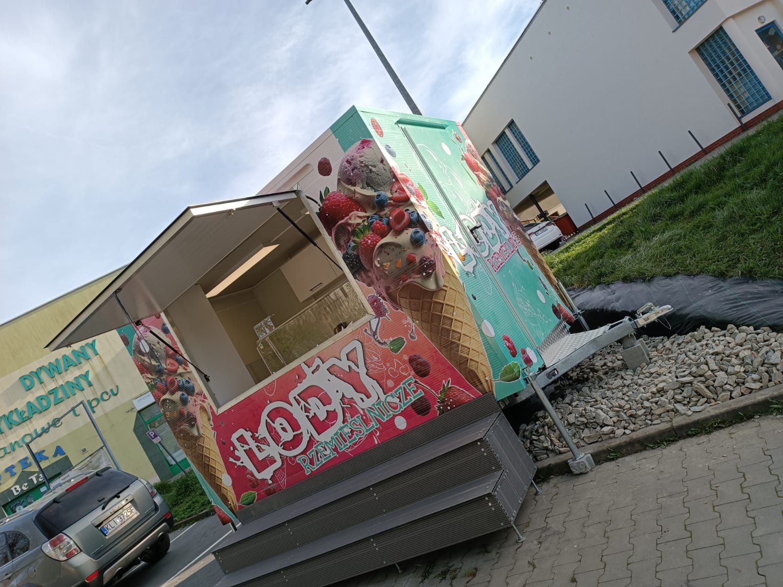 Przyczepa Gastronomiczna / Przyczepa do sprzedaży lodów