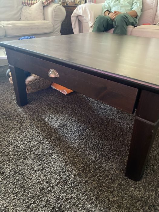 Mesa de apoio de sala em madeira maciça do IKEA