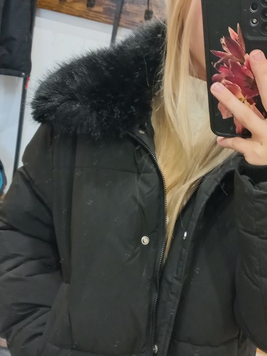 Kurtka zimowa czarna puffer z futerkiem reserved