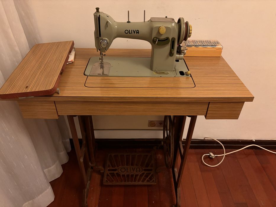 Maquina de Costura Oliva