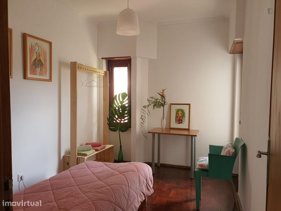 693284 - Quarto com terraço, perto da praia...