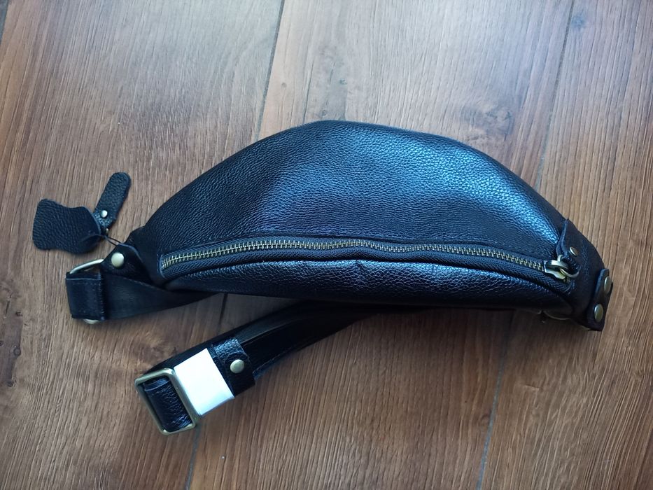 Шкіряна поясна сумка, бананка