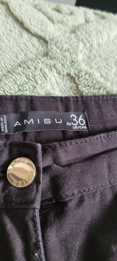 Amisu. Czarne spodnie bojówki.