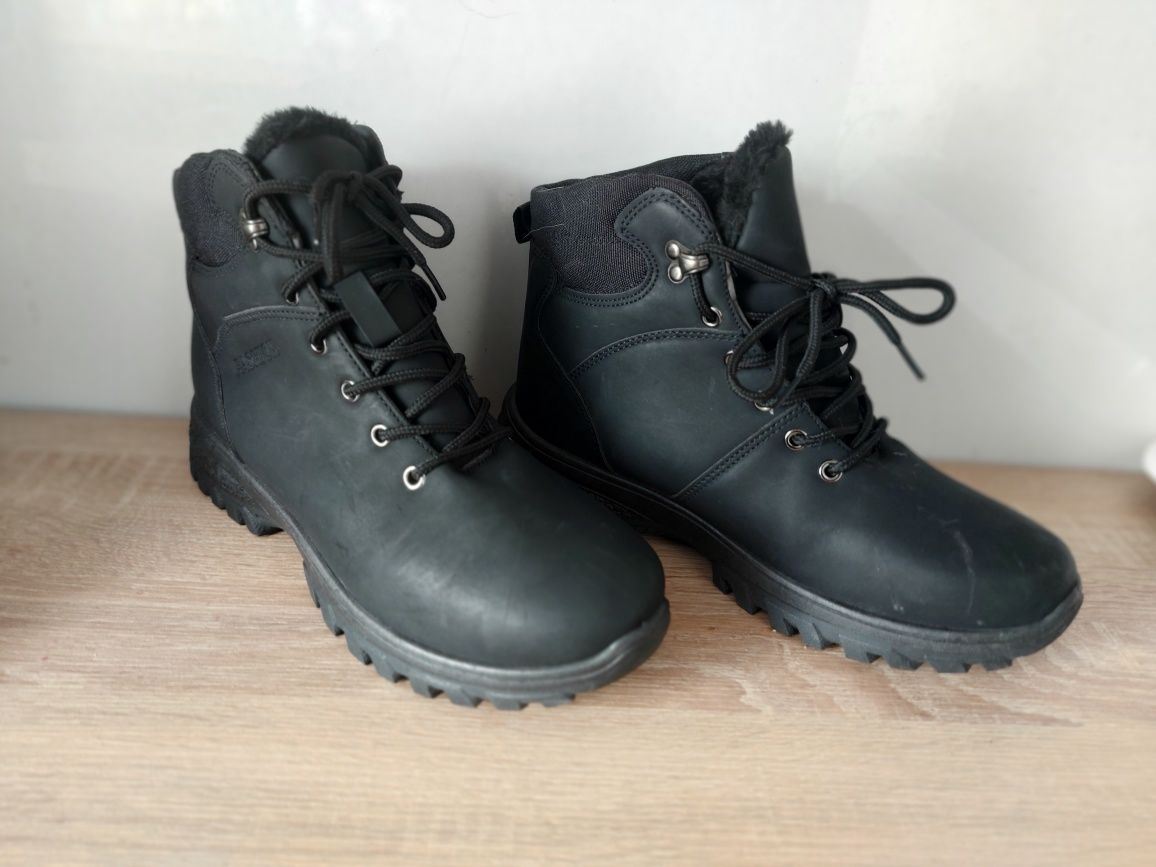 Зимние мужские ботинки кроссовки с мехом 42 размер чёрный цвет