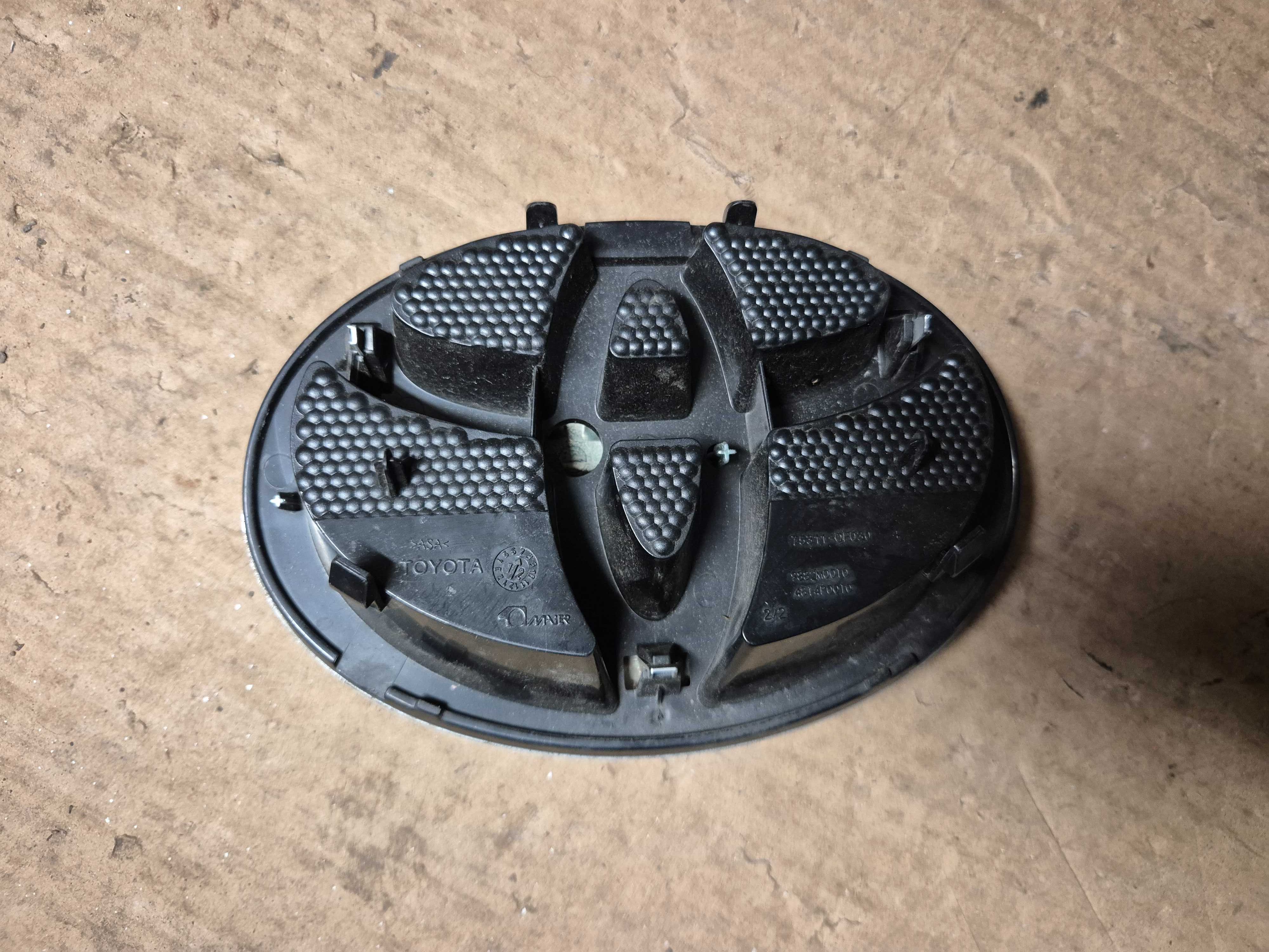 Toyota VERSO 09-12 logo znaczek emblemat