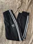 Spodnie marki adidas 146