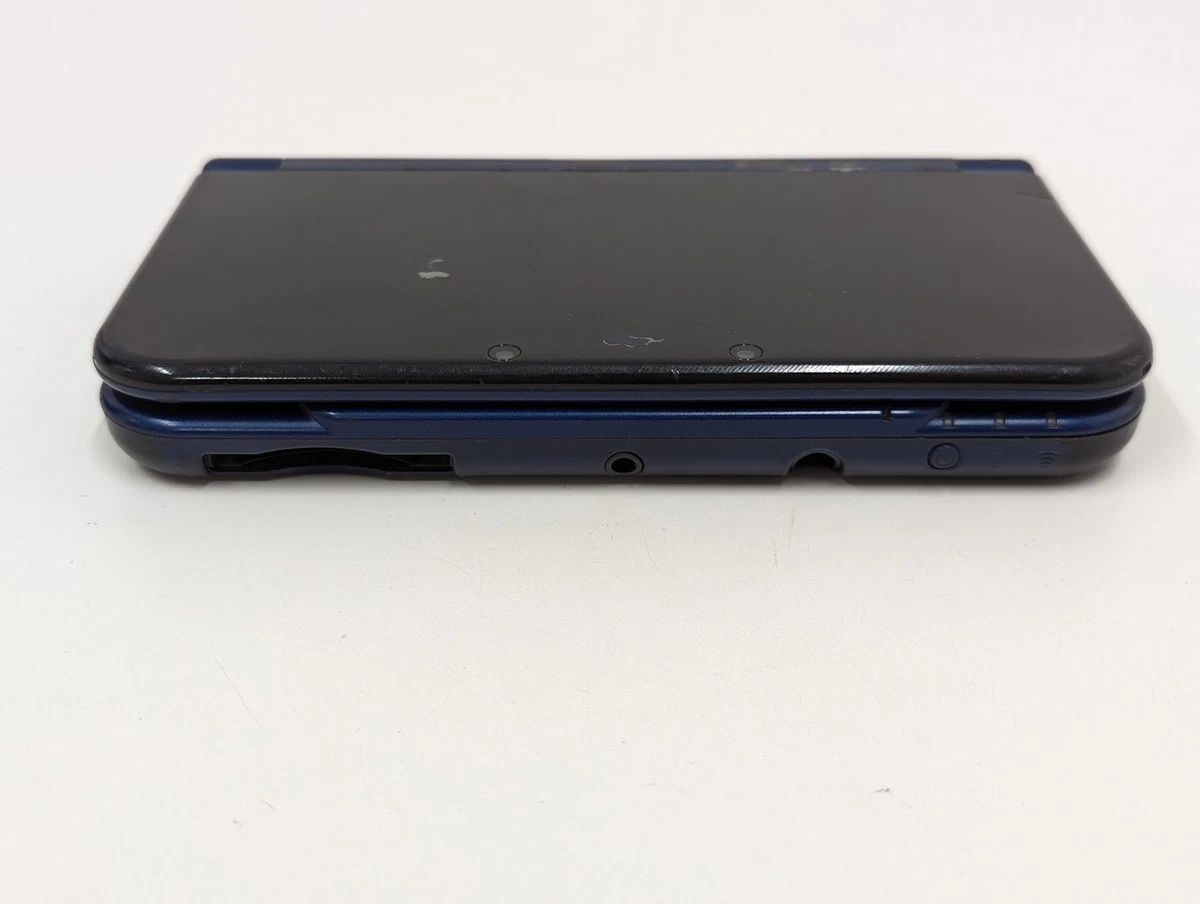 Konsola do gier New Nintedno 3ds Xl w zestawie z ładowarką.