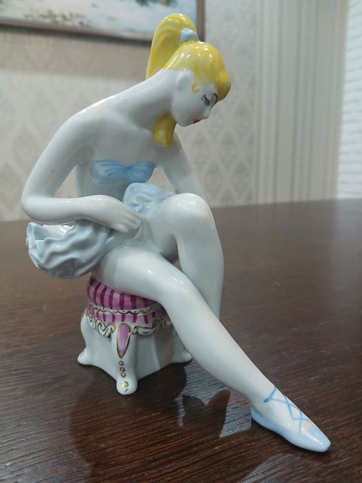 Розпродаж. Антикварна фарфорова статуетка часів СРСР
