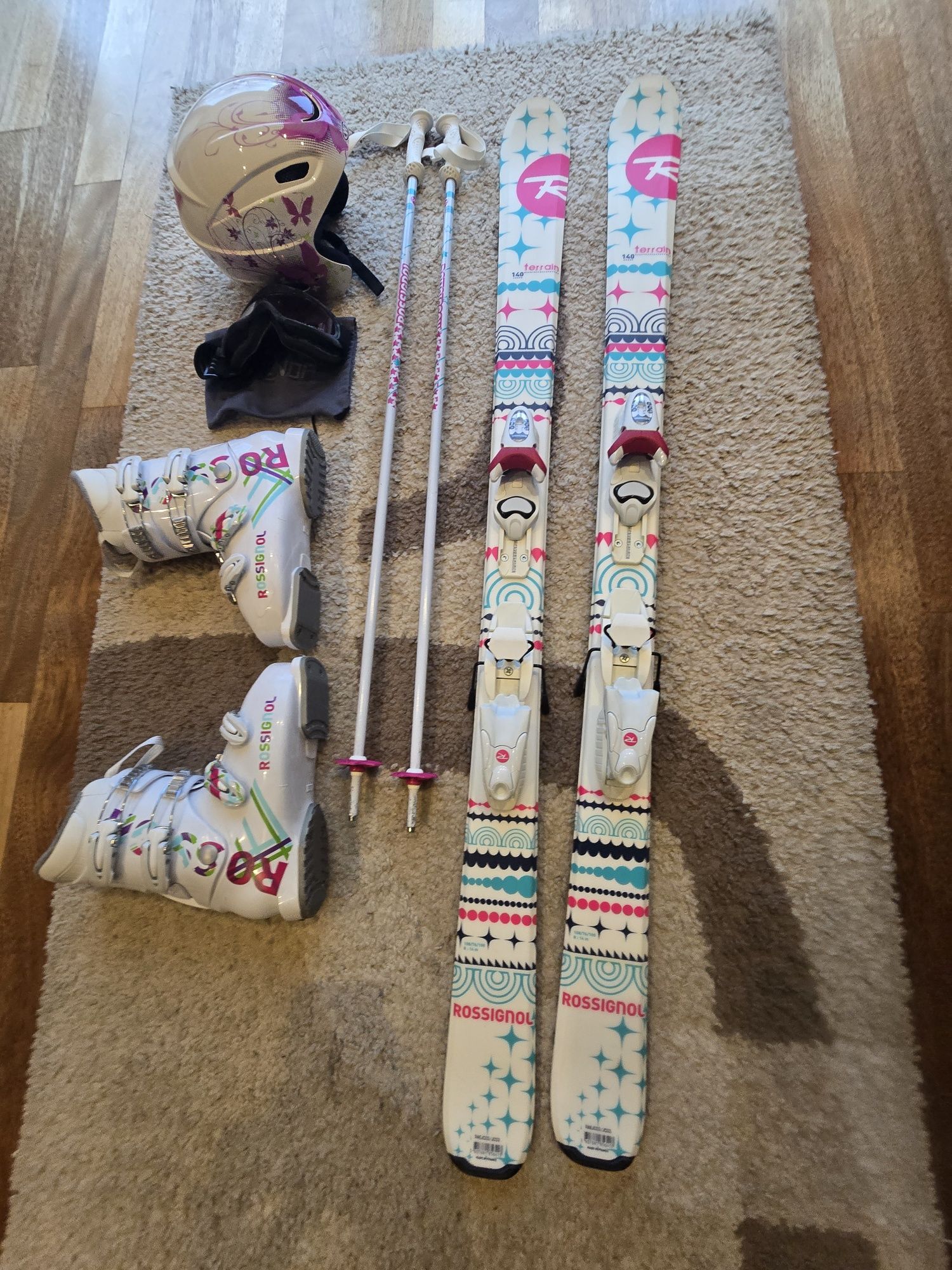 Narty dziecięce 140 , buty 25,5, kask o kije