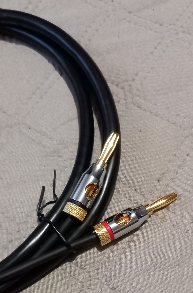 Kabel głośnikowy z pozłacanymi wtykami bananowymi