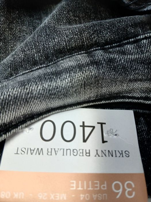 Czarne dzinsy ze Stradivariusa 1400