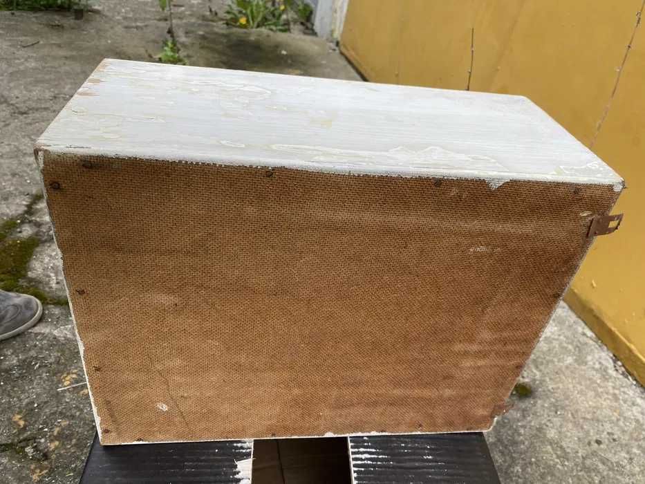 Stara drewniana apteczka z PRL