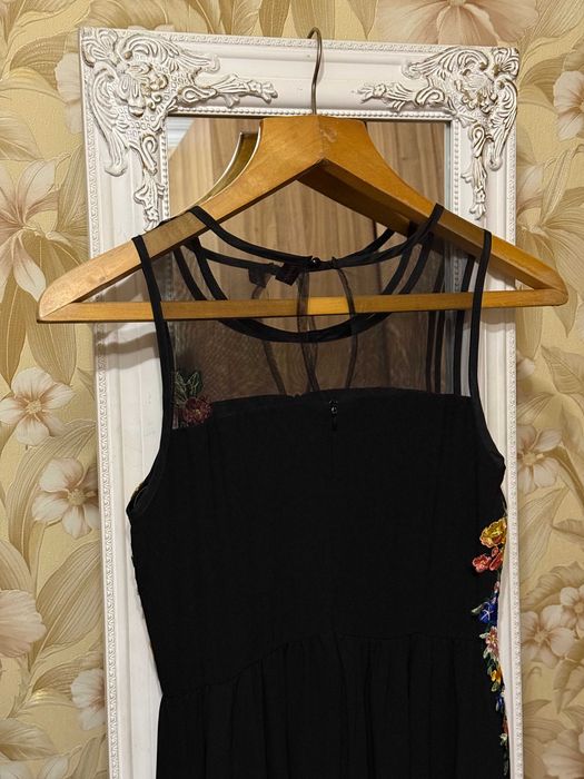 Сукня з вишивкою