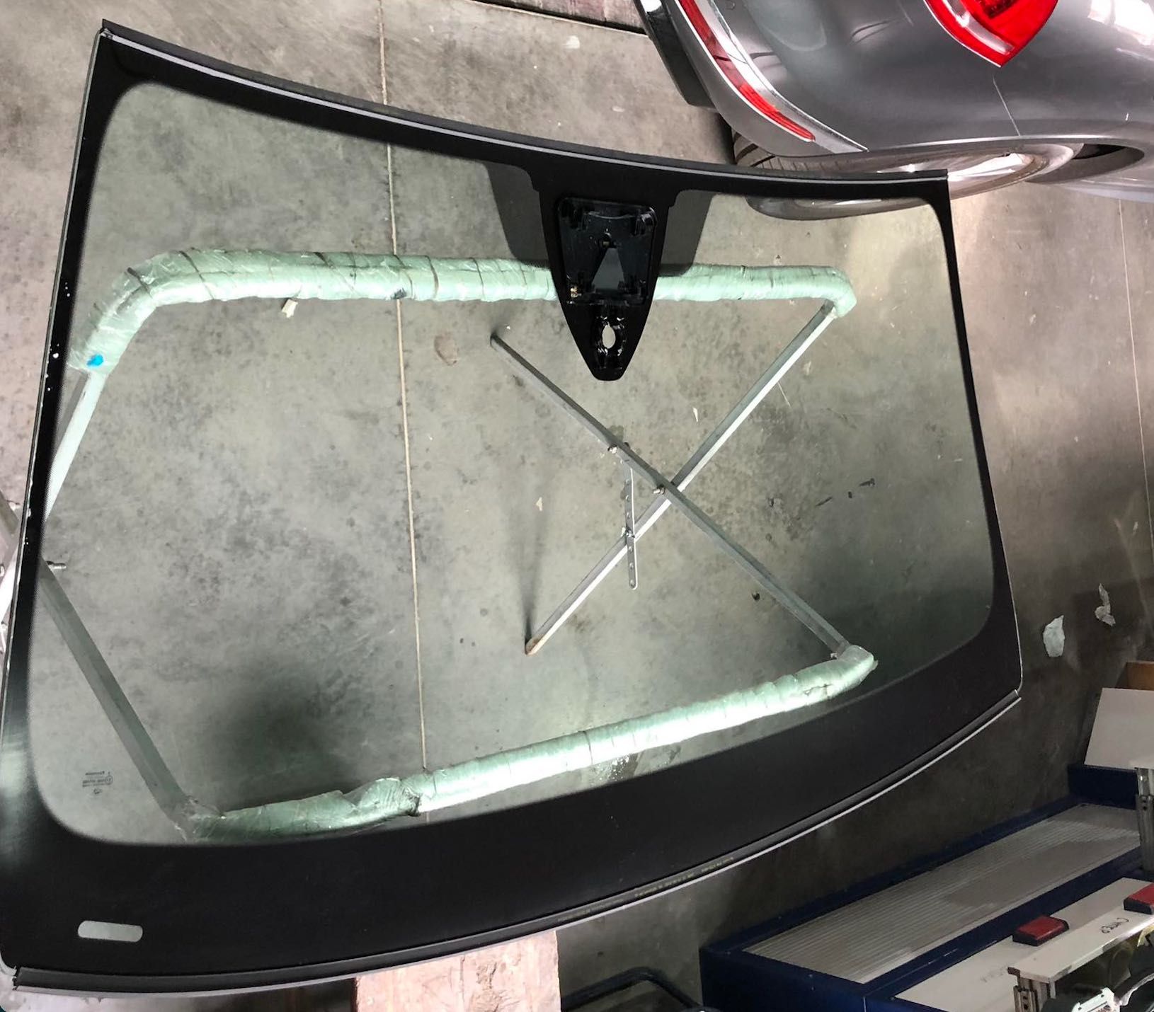 Скло лобове заднє VOLKSWAGEN Touareg 2016 лобовое стекло VW таурег