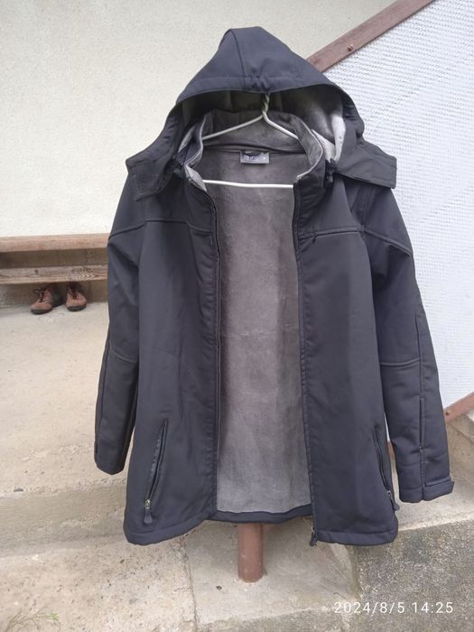 Куртки зимова,осіння