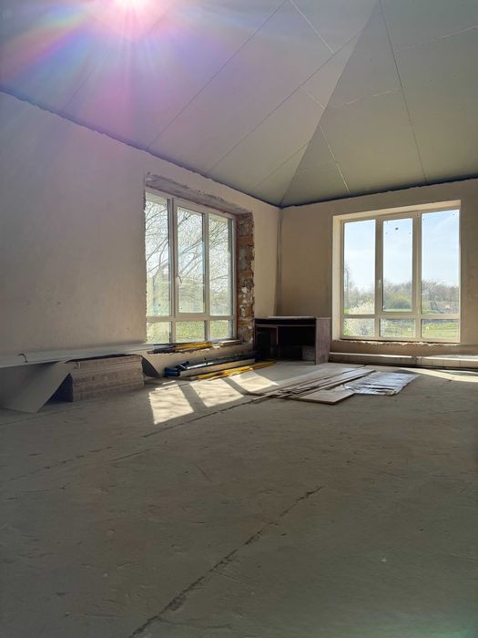 Продам котедж 480м  с.Шпитьки 17 км по Житом. трасі 15с.біля озера