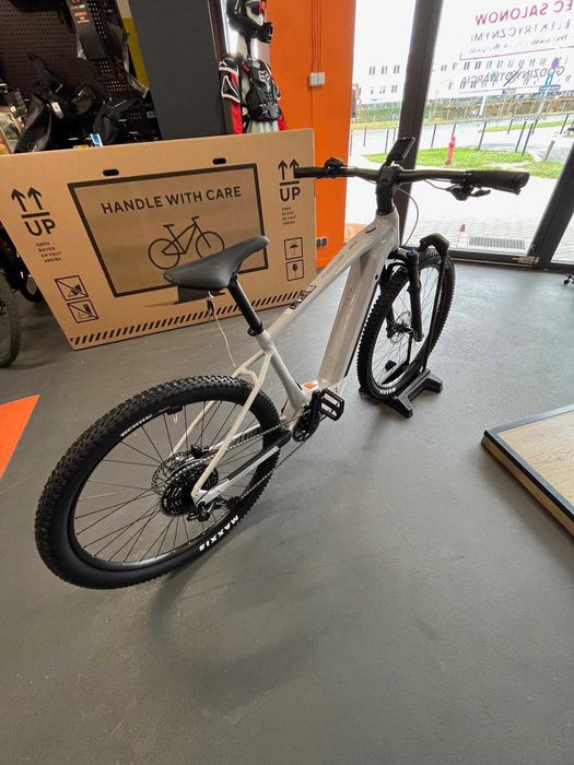 Nowy rower elektryczny  Focus Jarifa2 6.7, szary, karta serwisowa