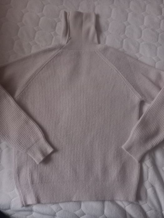 Теплий красивий светр під шию персиково бежевий роз 44 с